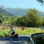...y nos acostumbramos a la tónica de este viaje: cuestas y el Emilio por delante...