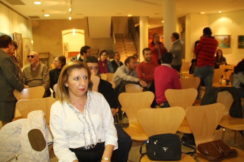 El público va llenando la sala