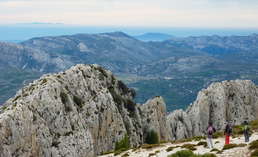 La isla de Ibiza desde las alturas de la Serrella (Fotografía de Arturo J. Gómez Gras)